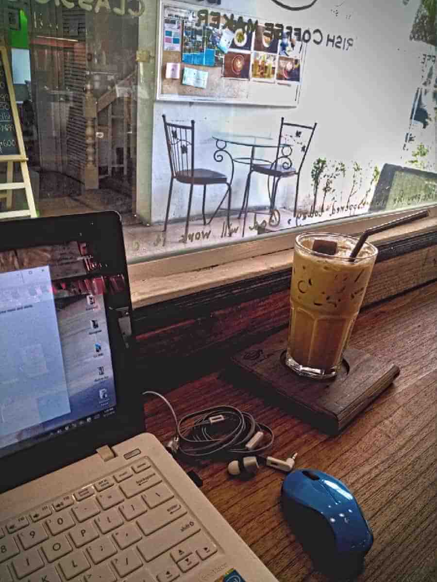 working on the laptop in a cafe in Chiang Mai, Thailand Chiang Mai versus Bali - working on the laptop in a cafe in Chiang Mai, Thailand