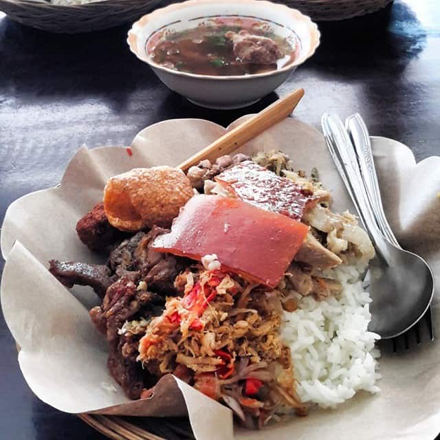 Chiang Mai versus Bali digital nomad life - babi guling - Balinese Food