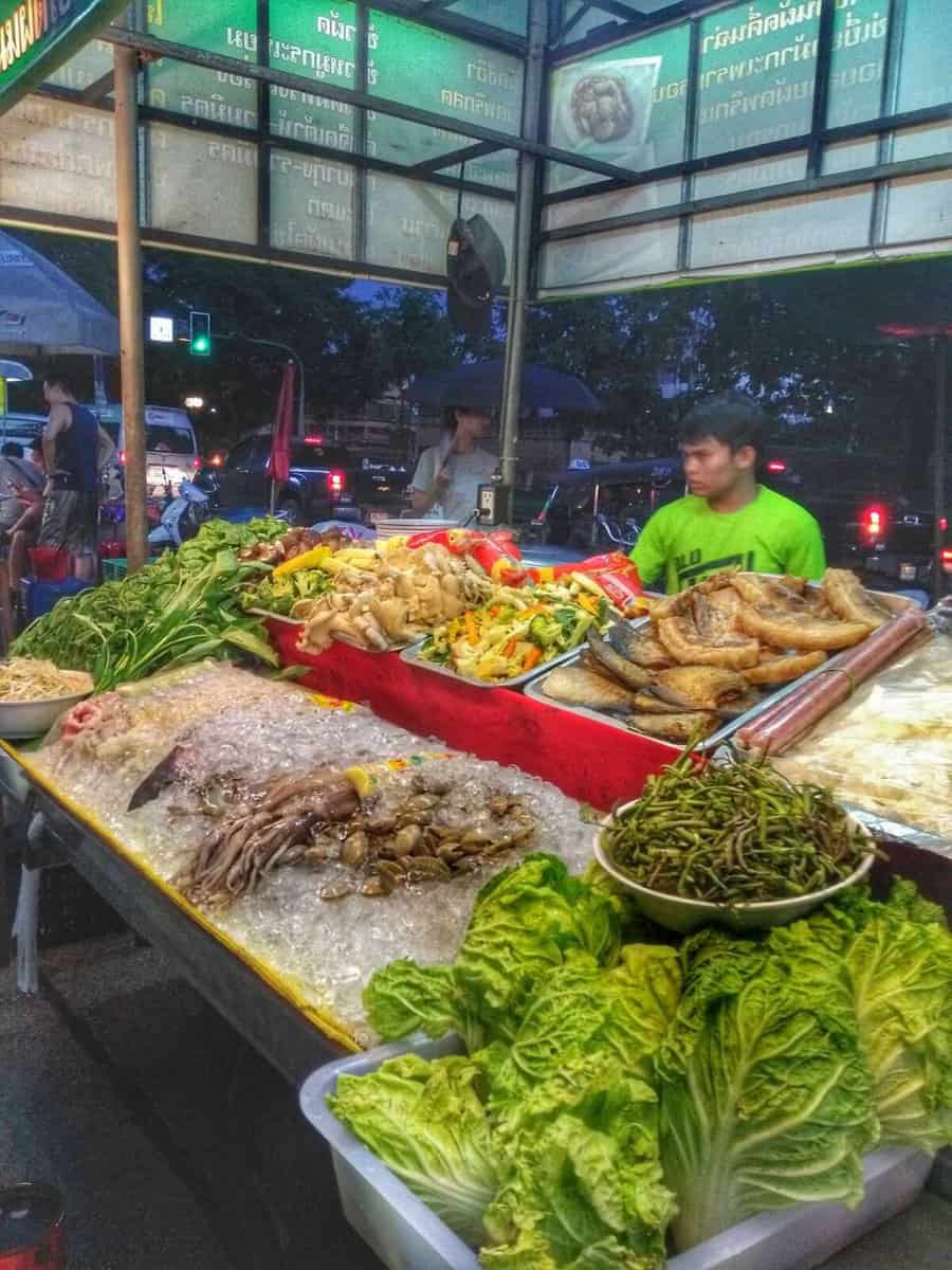 fresh seafood and vegetables at Chang Puak food stalls