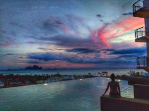 Krabi Hotel - Sunset at infinity pool