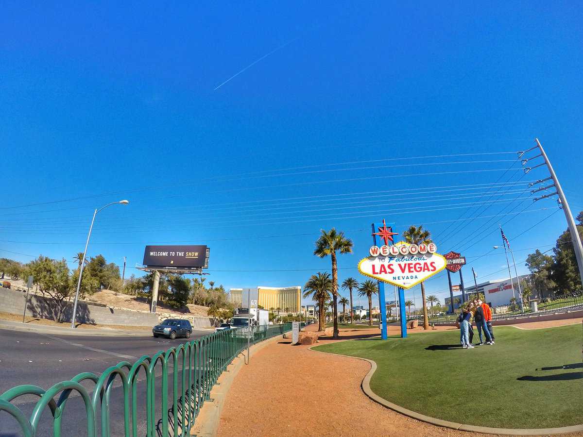 fun things to do in Las Vegas for free - Welcome Sign Attraction