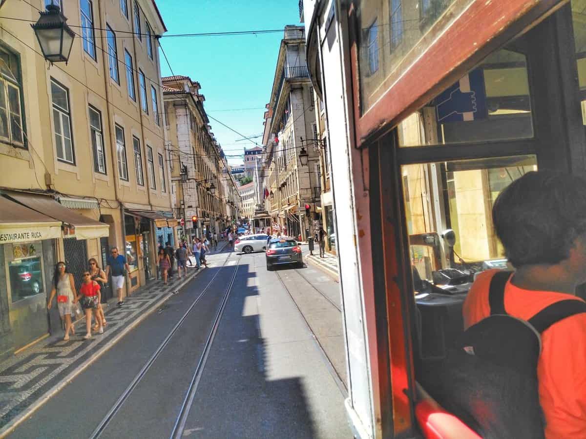 Living in Lisbon - public transportation