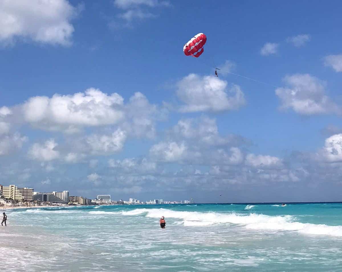 parasail in Cancun parasail in Cancun