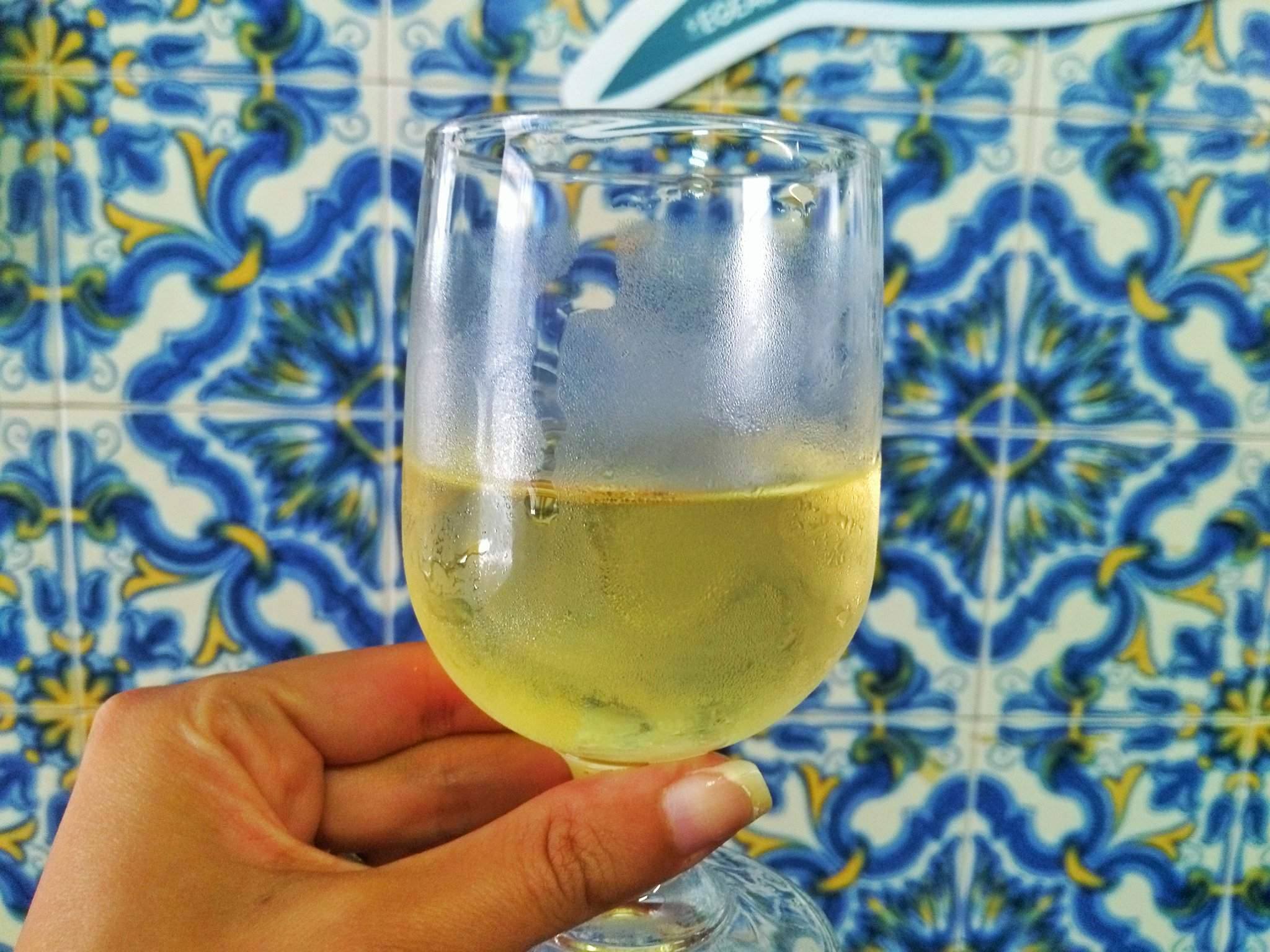 vinho verde - Lisbon Portugal Guide For First Timers – Tapas Tours You Should Take vinho verde - Lisbon Portugal Guide For First Timers – Tapas Tours You Should Take