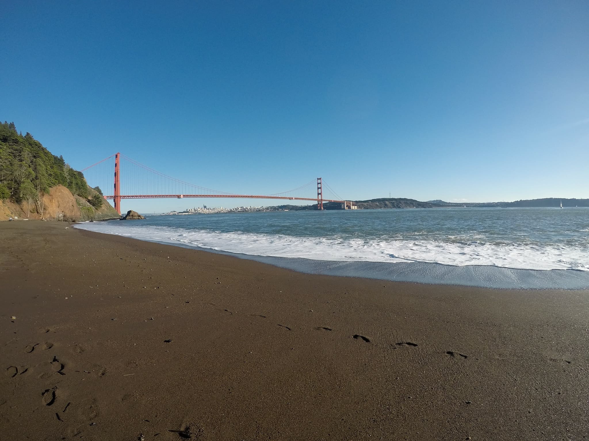 what to see in San Francisco in one day - Kirby Cove Beach View of the Golden Gate Bridge from Kirby Cove Beach in San Francisco on a clear day.